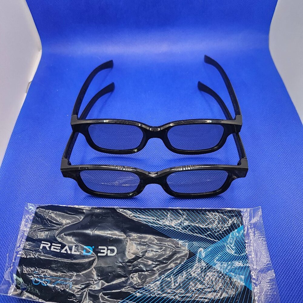 Real D 3D Glasses 3D - Set of 2 - Black - Excellent Condition - Size Adult